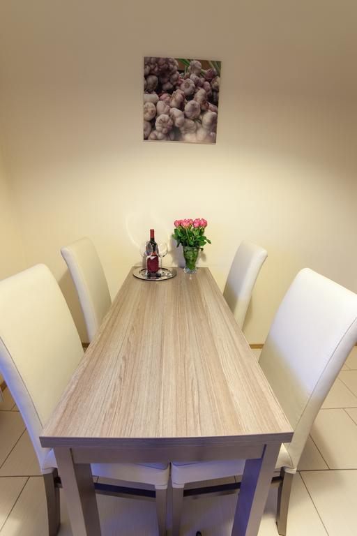 Place 4 You Apartments Krasków Cameră foto