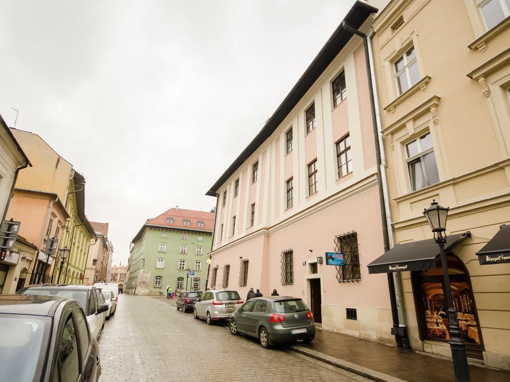Place 4 You Apartments Krasków Exterior foto
